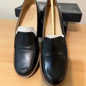 Naturalizer Black Leather Darry Loafer